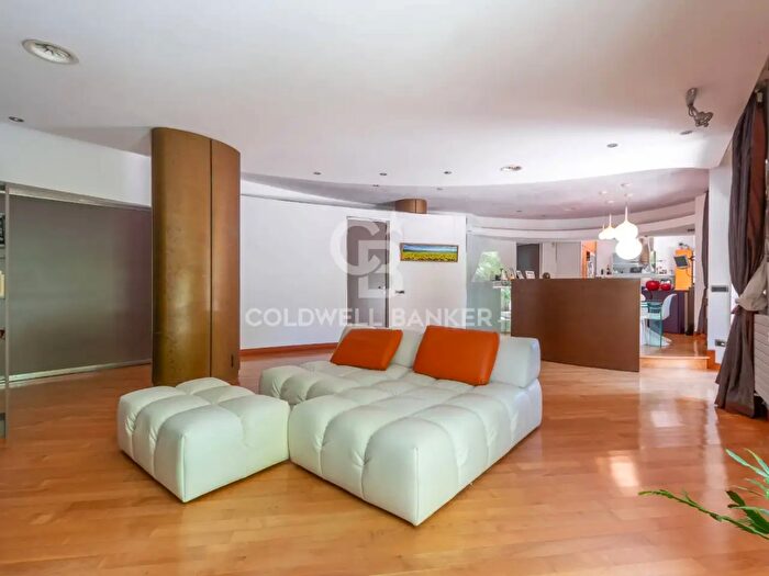 Appartamento con 5 locali in vendita in Via Asmara, Roma
