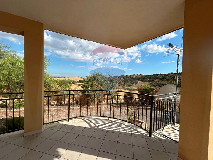 Casa con 5 locali in vendita in Contrada Favarella Bassa, Caltanissetta