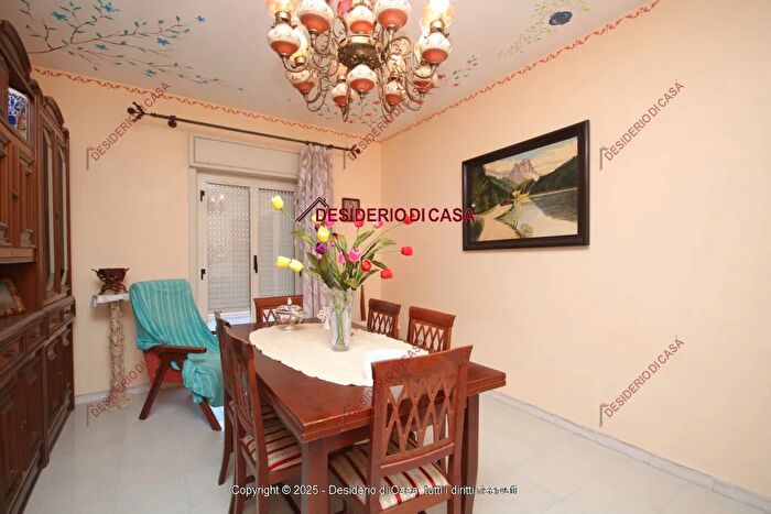 Appartamento trilocale in affitto in Campofelice Di Roccella