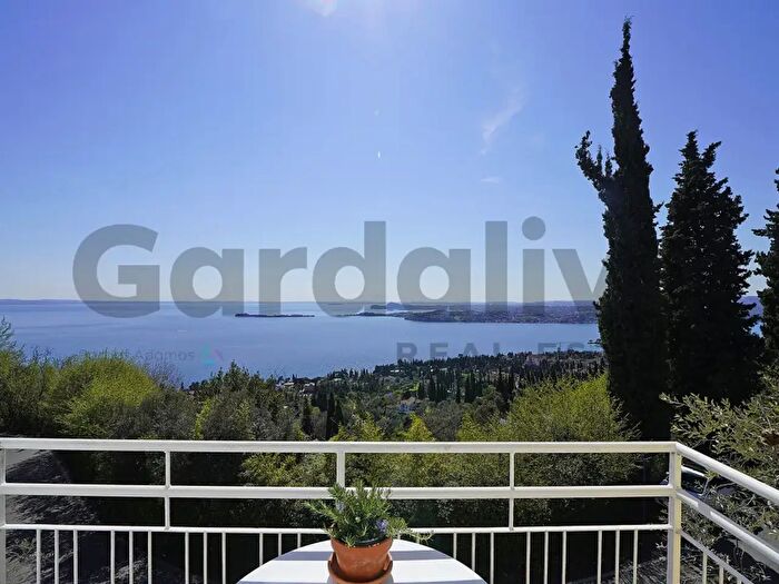 Casa con 9 locali in vendita in Gardone Riviera