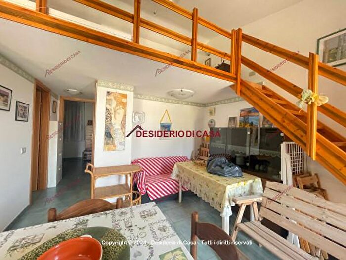 Casa trilocale in vendita in Viale Himera, Campofelice Di Roccella