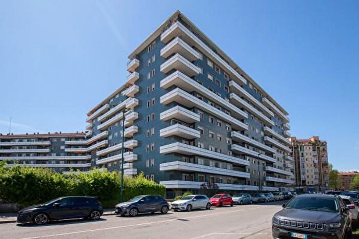 Appartamento con 6 locali in vendita in Via Monte Ortigara, Torino