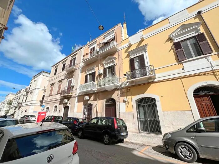 Appartamento trilocale in vendita in Via Simone De Brado, Trani
