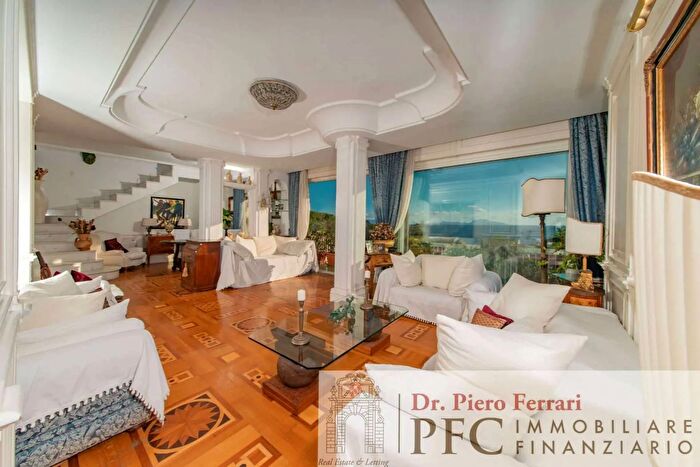 Appartamento con 8 locali in vendita in Discesa Discesa Gaiola N Napoli, Napoli