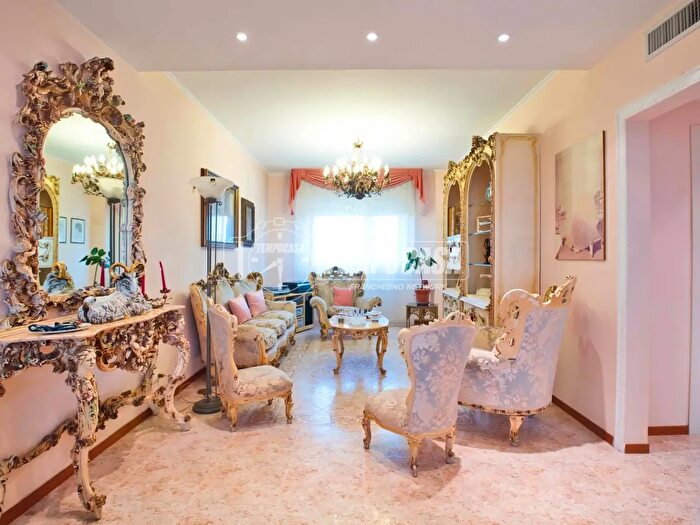 Appartamento quadrilocale in vendita in Novara