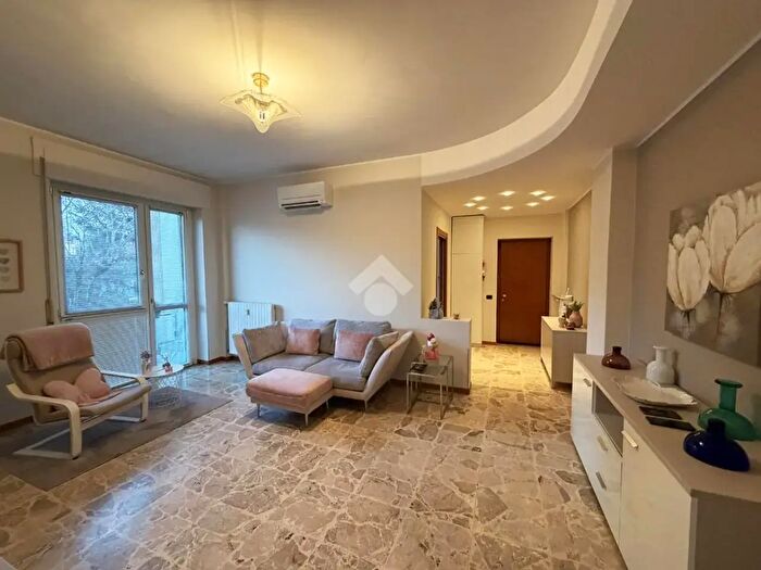 Appartamento trilocale in vendita in Via XX Settembre, Besana In Brianza