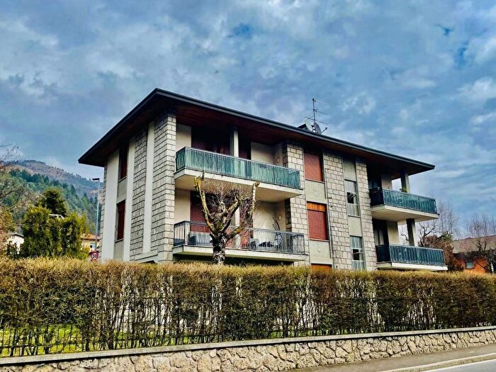 Appartamento trilocale in affitto in SAN DEFENDENTE, Centro, Clusone