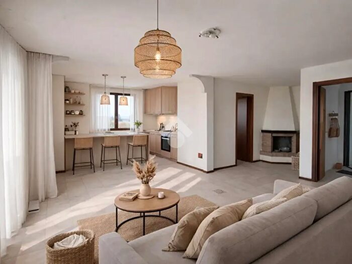 Casa quadrilocale in vendita in Str Cavi, Collecchio