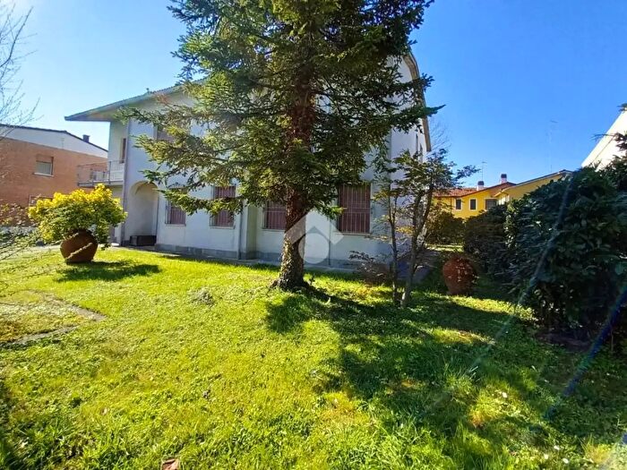 Casa con 8 locali in vendita in Via Aurelio Saffi, Bagnacavallo