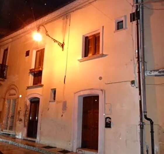 Appartamento bilocale in vendita in Via Cluenzio Larino Centro Storico, Larino