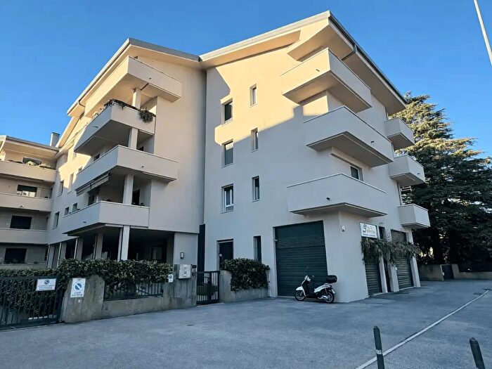 Appartamento con 5 locali in vendita in Via Goffredo Mameli, Verona