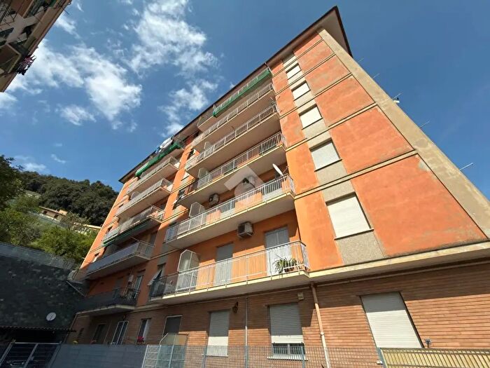 Appartamento trilocale in vendita in Via Enrico Morselli, Genova