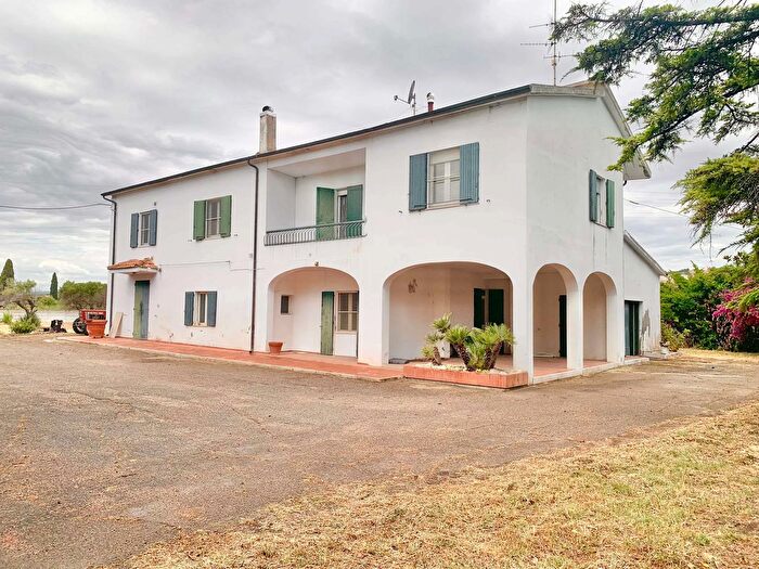 Casa con 17 locali in vendita in Contrada Perazzeto, Guglionesi