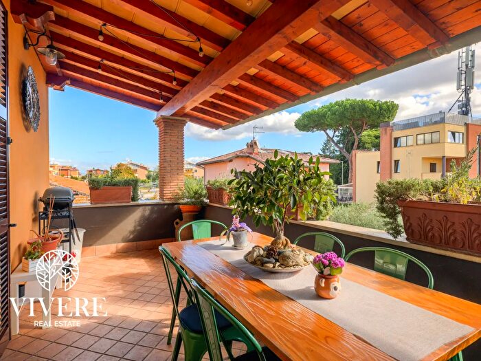 Appartamento trilocale in vendita in Via di Passo Lombardo, Roma