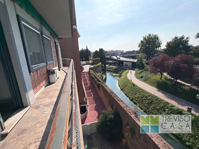 Appartamento quadrilocale in vendita in Largo Altinia, Treviso