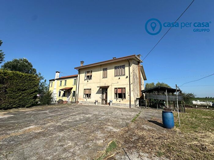 Casa con 6 locali in vendita in Papozze Via Peschiera, Papozze