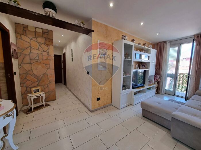 Appartamento trilocale in vendita in Via Cavallaro, Catania