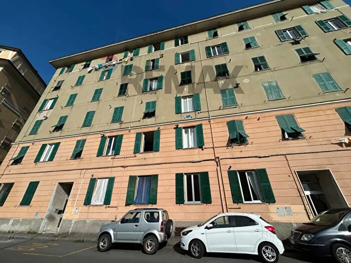 Appartamento trilocale in vendita in Via San Bartolomeo del Fossato, Genova
