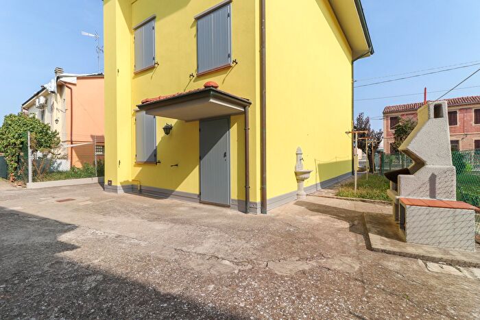 Casa quadrilocale in vendita in Via Prampolini, Terre del Reno