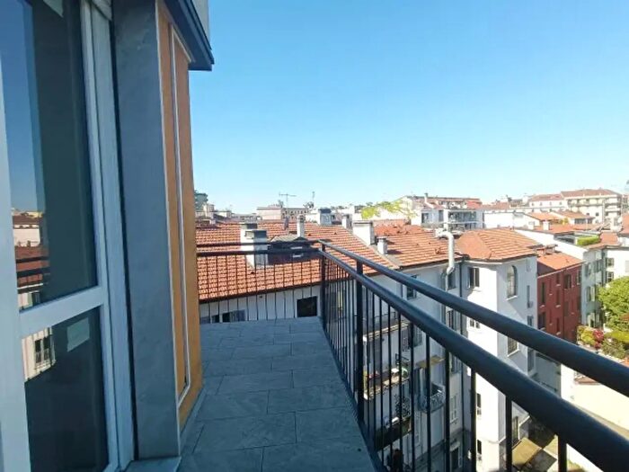 Appartamento trilocale in affitto in Via Achille Maiocchi, Milano