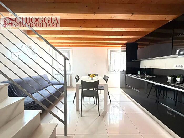 Casa trilocale in vendita in Via Sottomarina, Chioggia