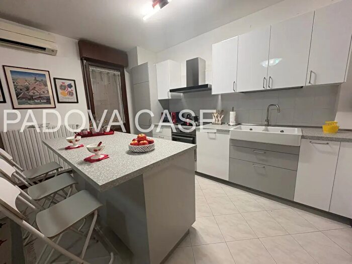 Appartamento trilocale in vendita in Via Verona, Albignasego