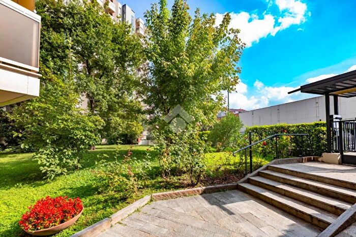 Appartamento quadrilocale in vendita in Via Tofane, Torino