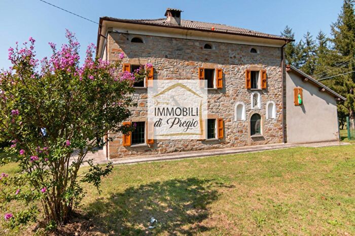 Casa con 10 locali in vendita in Strada dei Laghi, Terenzo
