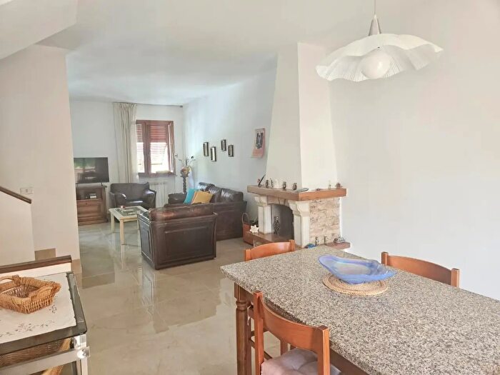 Casa con 5 locali in vendita in Calci