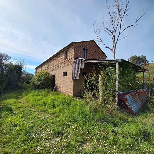 Casa con 6 locali in vendita in Via SantOrsola, Montottone