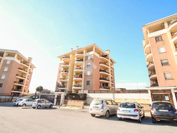 Appartamento bilocale in vendita in Via Luigi Federico Menabrea, Pomezia