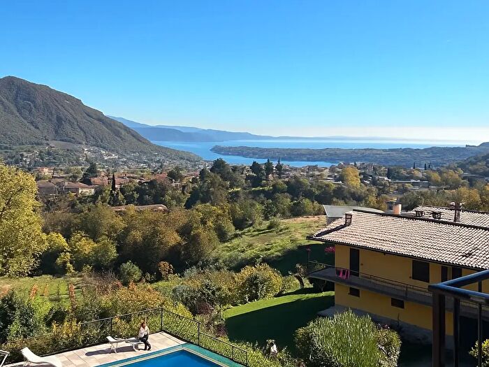 Appartamento trilocale in vendita in Via Canneto, Villanuova Sul Clisi