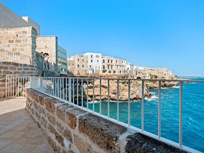Appartamento quadrilocale in affitto in Via Gelsomino, Centro, Polignano a Mare
