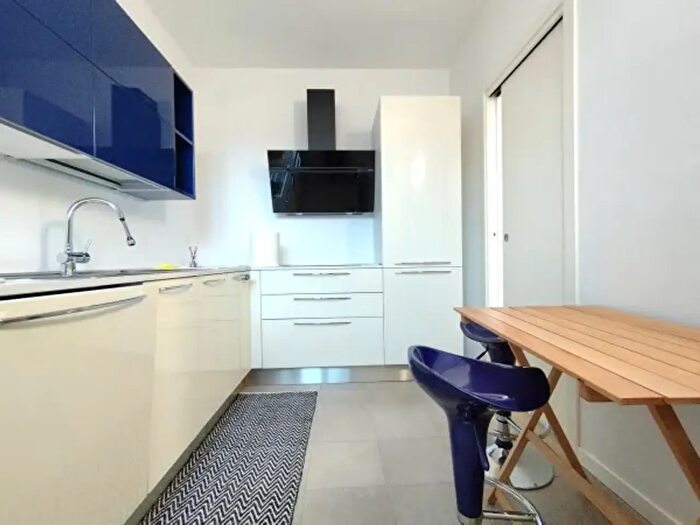 Appartamento quadrilocale in vendita in Via Larga, Rho