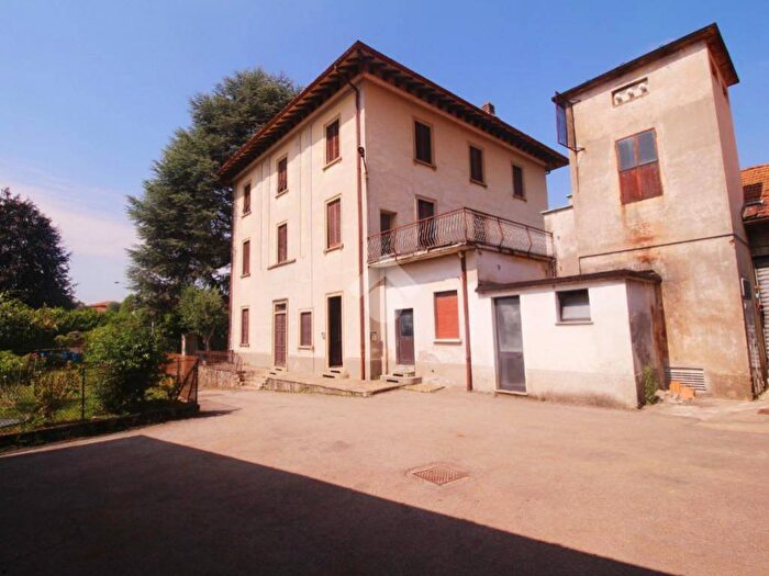 Casa con 6 locali in vendita in Via A Diaz, Monticello, Monticello Brianza