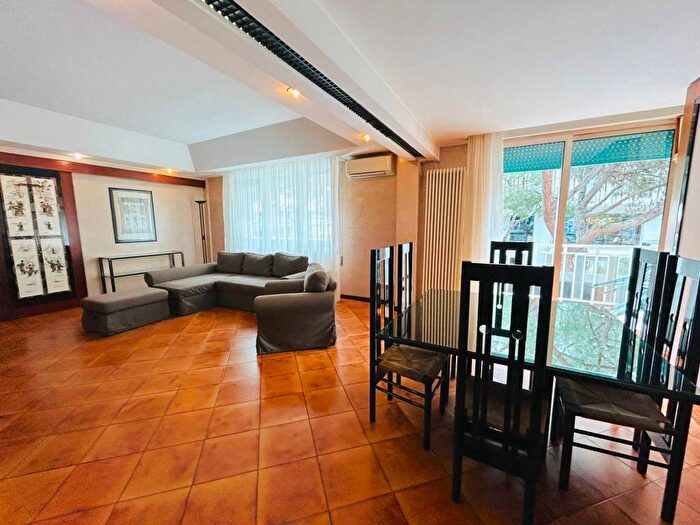 Appartamento quadrilocale in affitto in Viale Dante Alighieri, Centro, Riccione