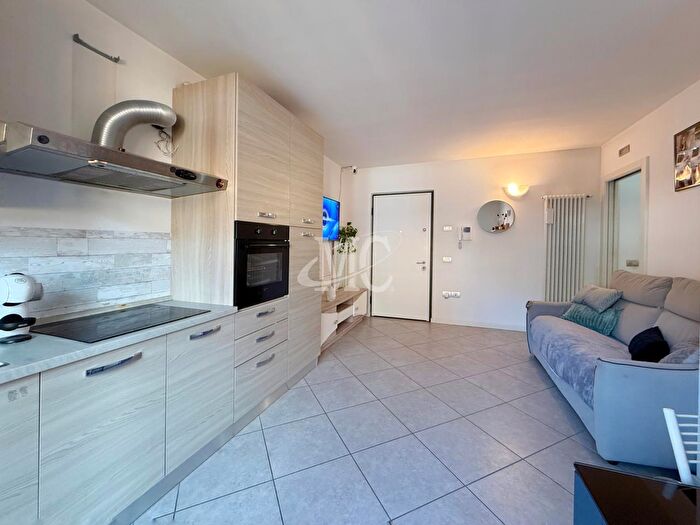 Appartamento trilocale in vendita in Via del Garda, Mori