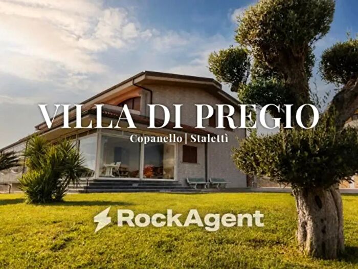 Casa con 5 locali in vendita in Via Canalicchio, Staletti