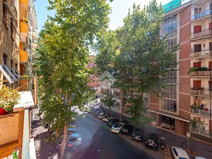 Appartamento quadrilocale in vendita in Via Valsugana, Roma