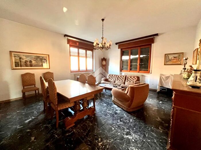 Casa con 6 locali in vendita in Via San Rocco, Verolanuova