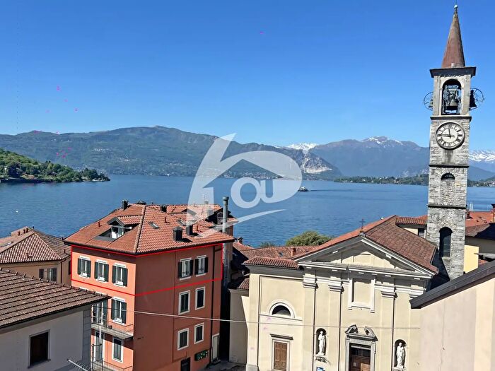 Appartamento trilocale in affitto in Via Roma, Laveno Mombello