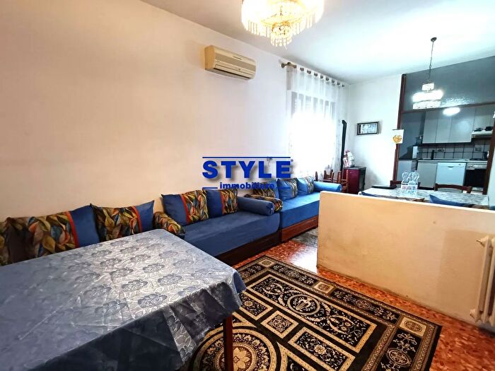 Casa con 9 locali in vendita in Campagna Lupia