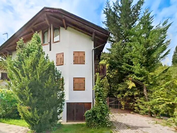 Casa con 5 locali in vendita in Via Verona, Ossana