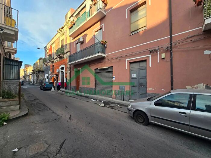 Appartamento trilocale in vendita in Via Cordai, Catania