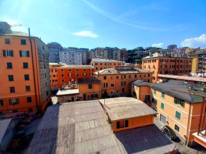 Appartamento quadrilocale in affitto in via Moresco, Marassi, Genova