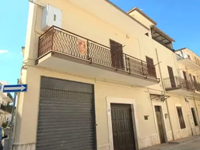Casa con 6 locali in vendita in Cassano Delle Murge