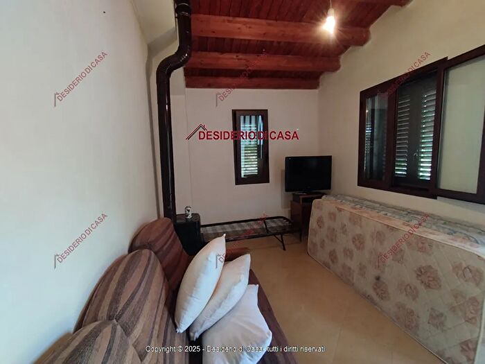 Casa trilocale in vendita in Strada di Paola Castelbuono Pa Italia, Castelbuono