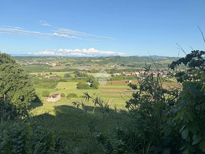 Casa con 5 locali in vendita in Strevi