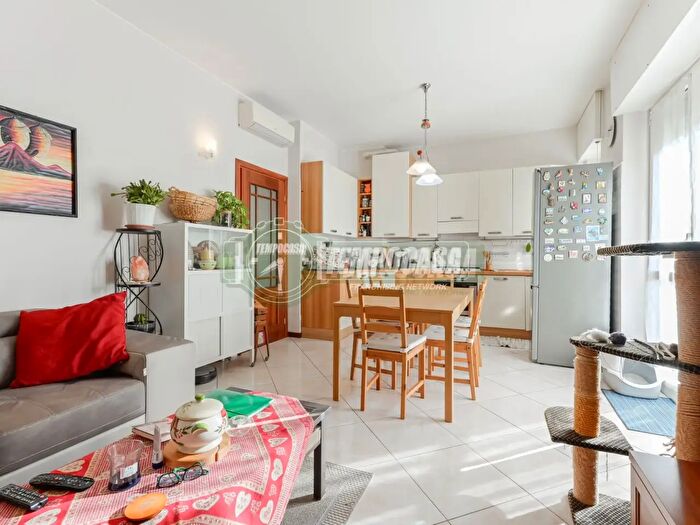 Appartamento trilocale in vendita in Via Ludovico Ariosto, Vimercate