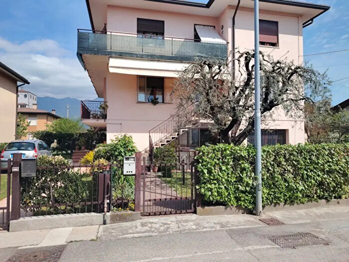 Appartamento con 5 locali in vendita in Mussolente